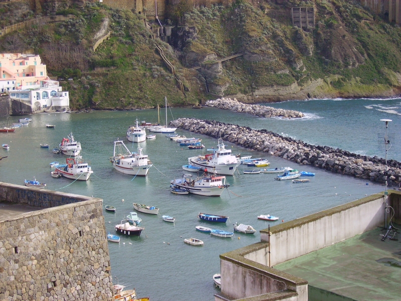 Pescherecci a Marina Corricella