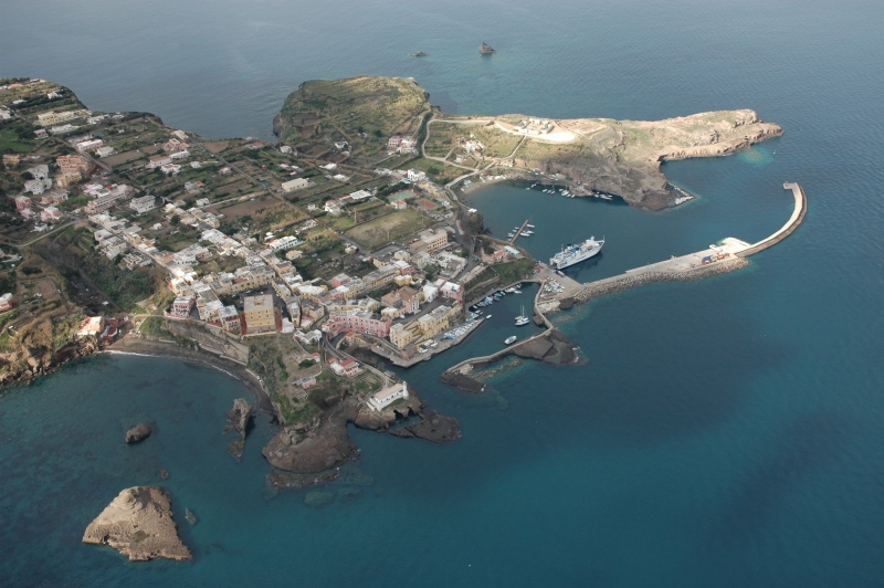 Ventotene dall'alto