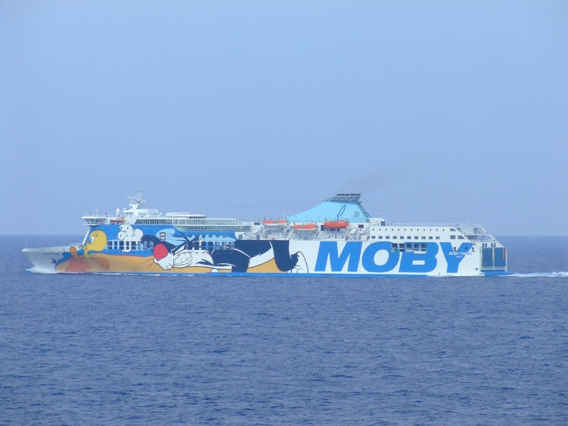 Il Moby Tommy in navigazione.