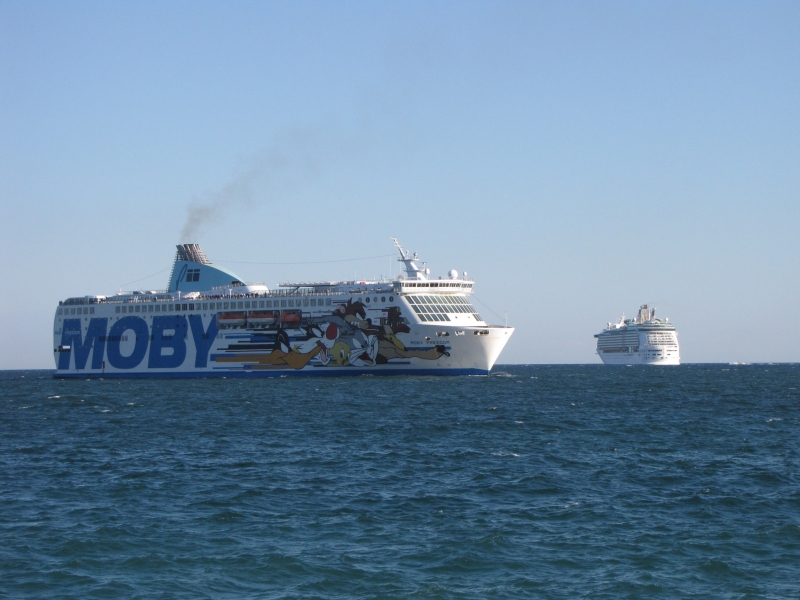 MOBY FREEDOM E NAVIGATOR OF THE SEAS