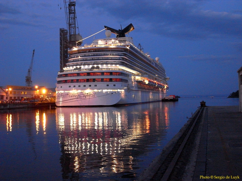 CARNIVAL BREEZE