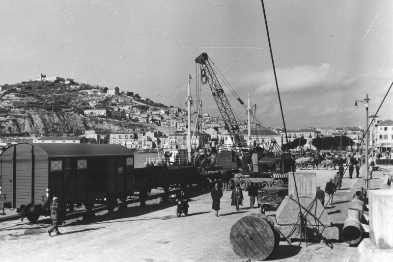 Porto di Licata - Piattaforma fissa Agip n° 1 Campo di Gela