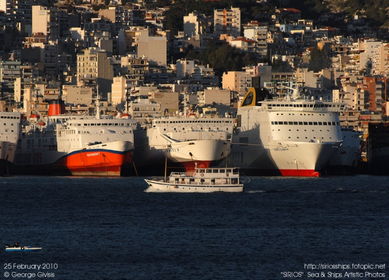 FERRIES IN PERAMA