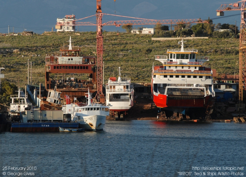 FERRIES IN SALAMINA