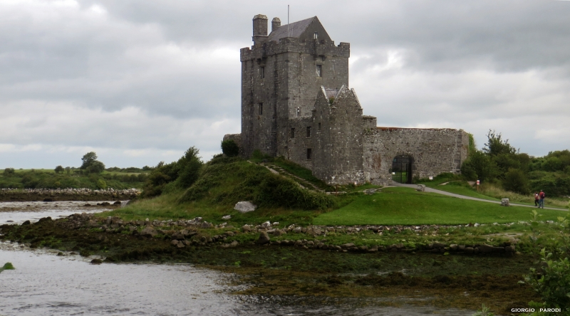 DUNGUAIRE CASTLE