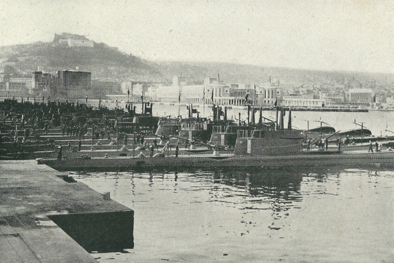 FLOTTIGLIA DI SOTTOMARINI A NAPOLI