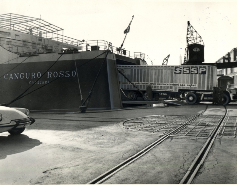 CANGURO ROSSO A GENOVA