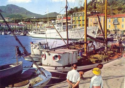 il porto di PORTO AZZURRO