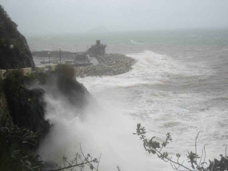 mareggiata a RIO MARINA